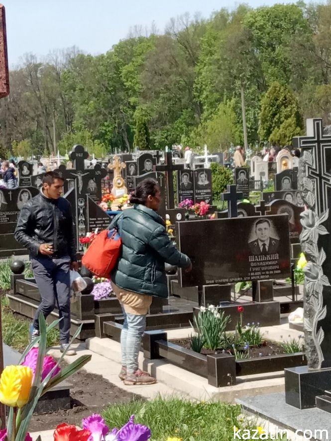 Новини Козятина - фото з Фоторепортаж: поминальний день у Козятині Фоторепортаж: поминальний день у Козятині, фото №18 на сайті 20minut.ua