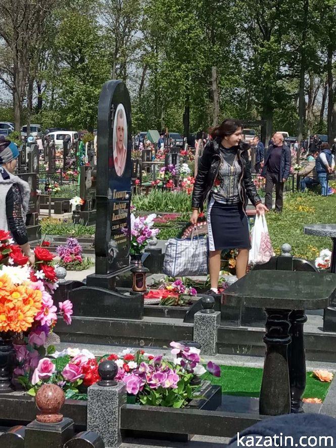 Новини Козятина - фото з Фоторепортаж: поминальний день у Козятині Фоторепортаж: поминальний день у Козятині, фото №11 на сайті 20minut.ua