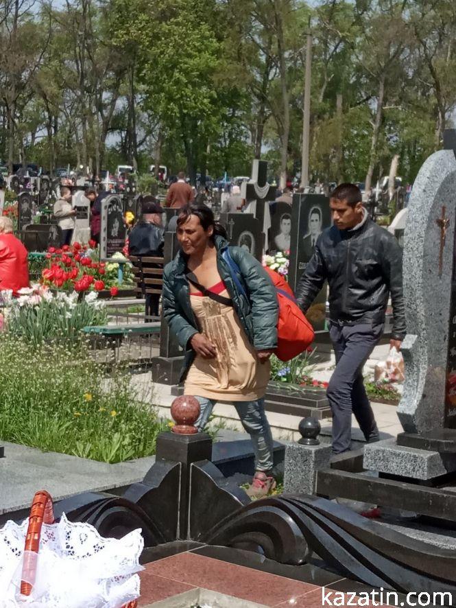 Новини Козятина - фото з Фоторепортаж: поминальний день у Козятині Фоторепортаж: поминальний день у Козятині, фото №15 на сайті 20minut.ua