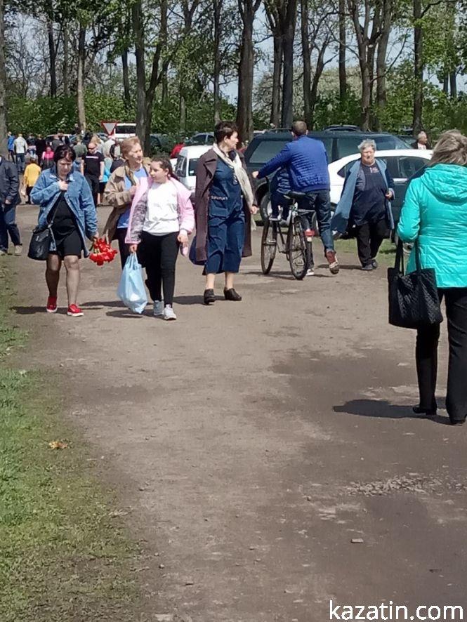 Новини Козятина - фото з Фоторепортаж: поминальний день у Козятині Фоторепортаж: поминальний день у Козятині, фото №6 на сайті 20minut.ua