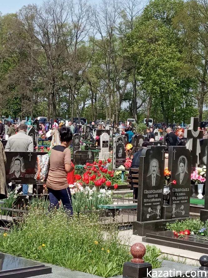 Новини Козятина - фото з Фоторепортаж: поминальний день у Козятині Фоторепортаж: поминальний день у Козятині, фото №19 на сайті 20minut.ua