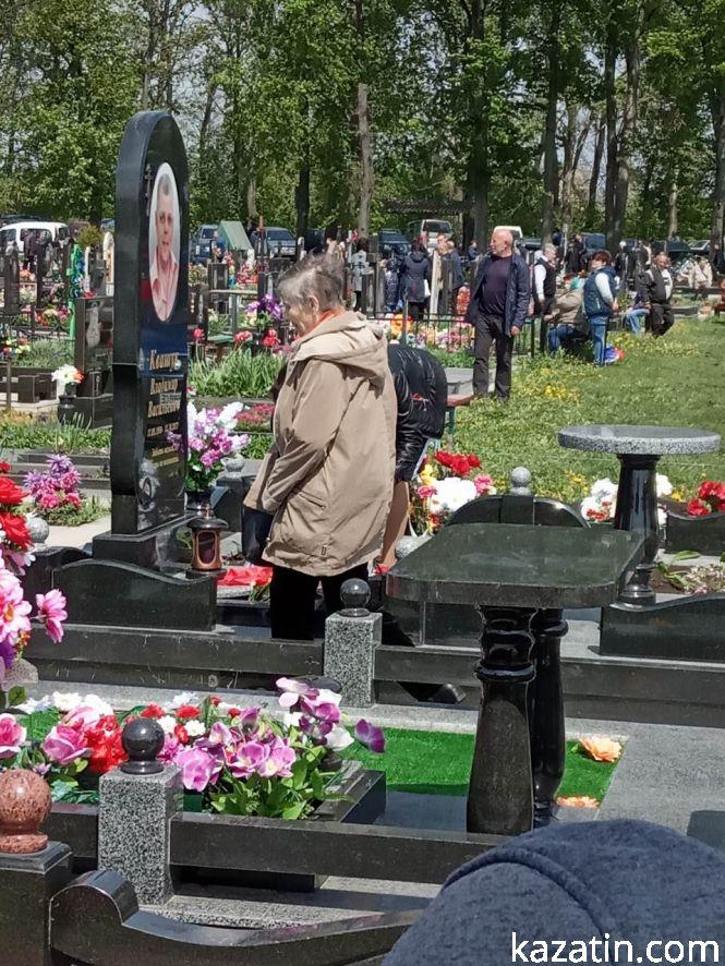 Новини Козятина - фото з Фоторепортаж: поминальний день у Козятині Фоторепортаж: поминальний день у Козятині, фото №12 на сайті 20minut.ua