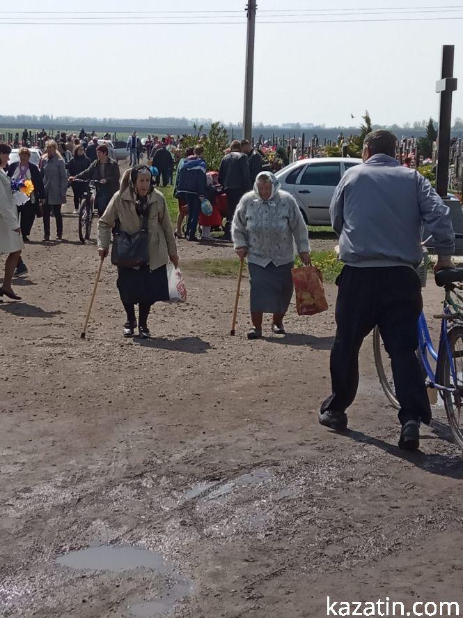 Новини Козятина - фото з Фоторепортаж: поминальний день у Козятині Фоторепортаж: поминальний день у Козятині, фото №14 на сайті 20minut.ua