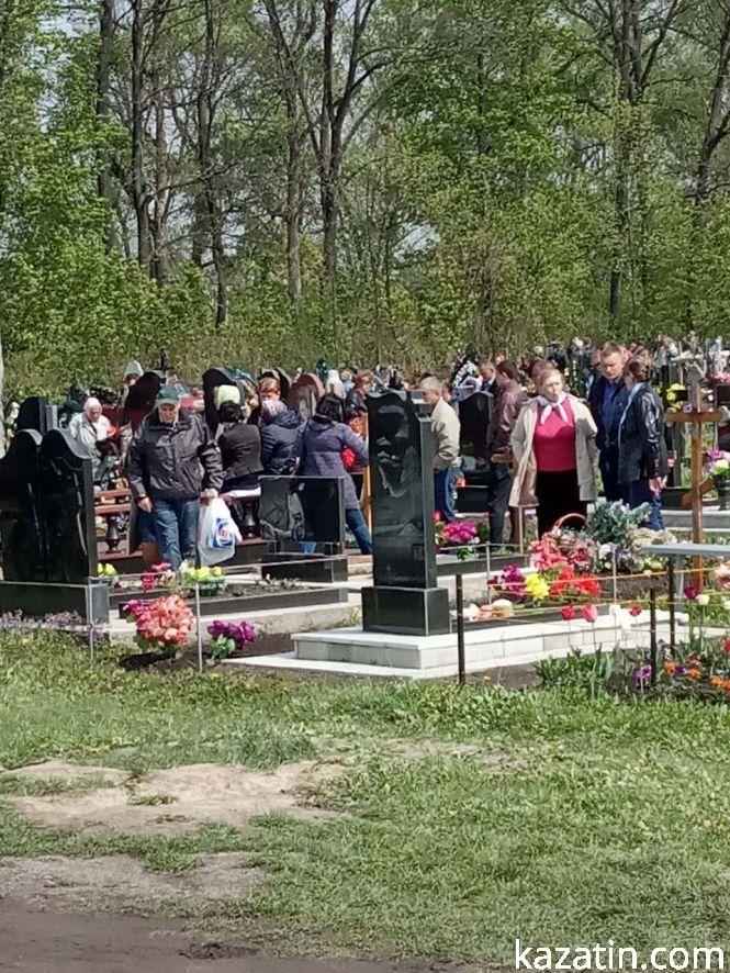 Новини Козятина - фото з Фоторепортаж: поминальний день у Козятині Фоторепортаж: поминальний день у Козятині, фото №7 на сайті 20minut.ua