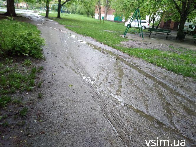 Новини Хмельницького - фото з Біля школи №22 “непрохідне болото”: хмельницькі комунальники обіцяють розібратися Біля школи №22 “непрохідне болото”: хмельницькі комунальники обіцяють розібратися, фото №7 на сайті vsim.ua