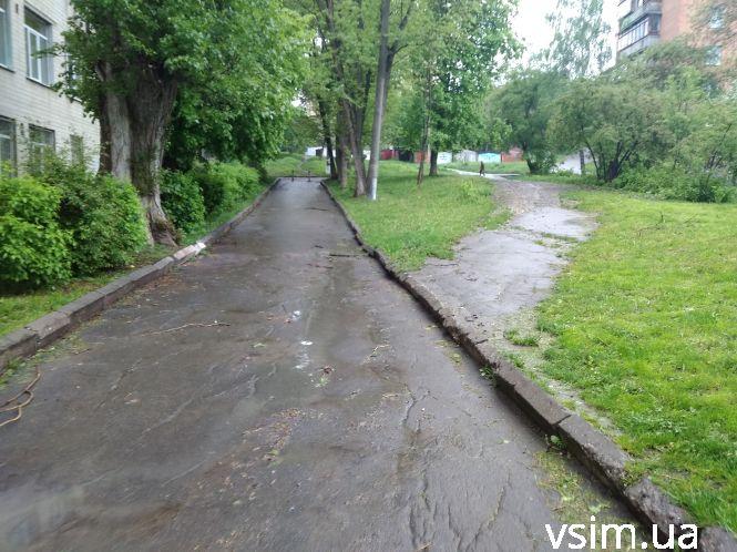Новини Хмельницького - фото з Біля школи №22 “непрохідне болото”: хмельницькі комунальники обіцяють розібратися Біля школи №22 “непрохідне болото”: хмельницькі комунальники обіцяють розібратися, фото №4 на сайті vsim.ua