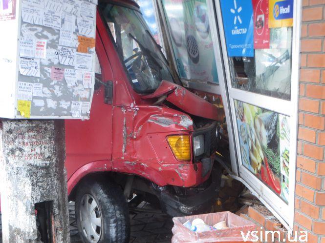 Новини Хмельницького - фото з Біля бібліотеки ХНУ мікроавтобус розніс стіну магазину (ФОТО) Біля бібліотеки ХНУ мікроавтобус розніс стіну магазину (ФОТО), фото №1 на сайті vsim.ua