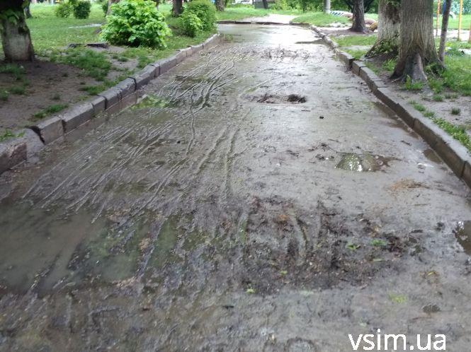 Новини Хмельницького - фото з Біля школи №22 “непрохідне болото”: хмельницькі комунальники обіцяють розібратися Біля школи №22 “непрохідне болото”: хмельницькі комунальники обіцяють розібратися, фото №6 на сайті vsim.ua