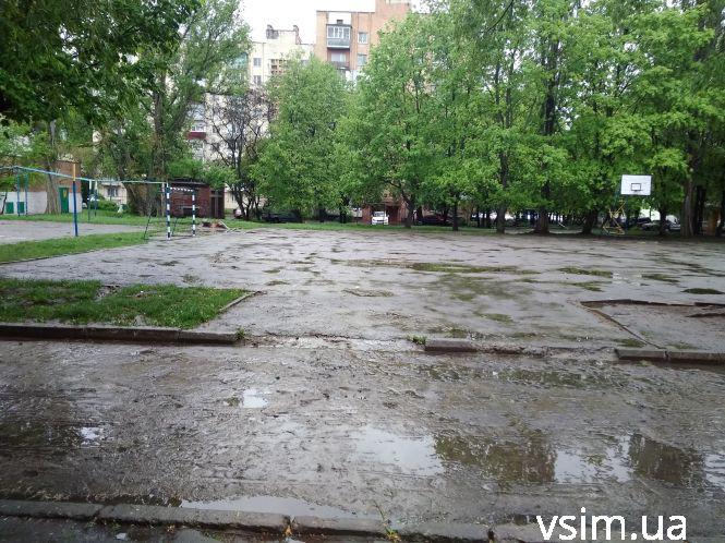 Новини Хмельницького - фото з Біля школи №22 “непрохідне болото”: хмельницькі комунальники обіцяють розібратися Біля школи №22 “непрохідне болото”: хмельницькі комунальники обіцяють розібратися, фото №8 на сайті vsim.ua