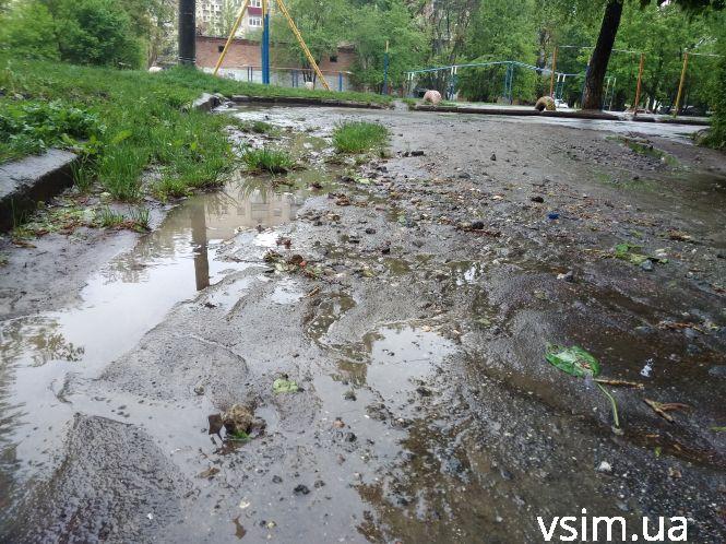 Новини Хмельницького - фото з Біля школи №22 “непрохідне болото”: хмельницькі комунальники обіцяють розібратися Біля школи №22 “непрохідне болото”: хмельницькі комунальники обіцяють розібратися, фото №5 на сайті vsim.ua