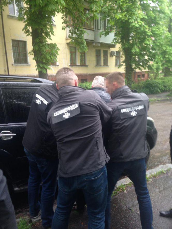 Новини Житомира - фото з Гучне затримання: СБУ викрила на хабарі у тисячу доларів США посадовця Житомирської міської ради Гучне затримання: СБУ викрила на хабарі у тисячу доларів США посадовця Житомирської міської ради, фото №1 на сайті 20minut.ua