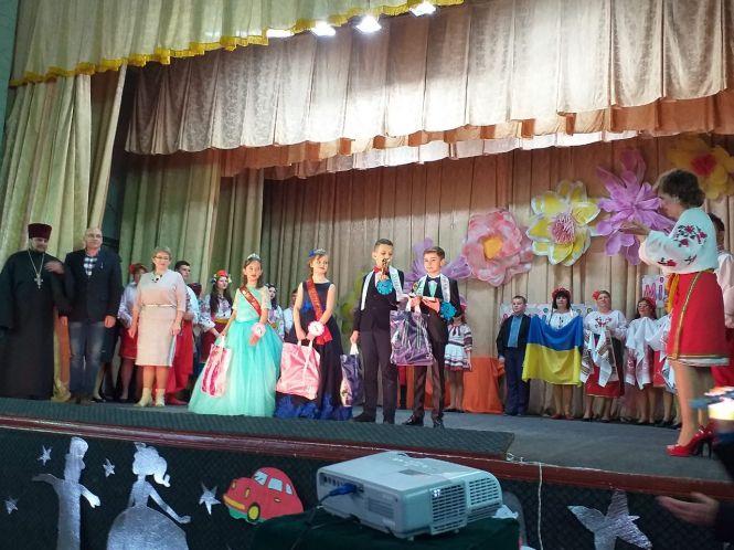 Новини Житомира - фото з Краса та  грація: у Житомирі відбувся конкурс “Міні міс та міні містер УТОГ - 2019” Краса та  грація: у Житомирі відбувся конкурс “Міні міс та міні містер УТОГ - 2019”, фото №10 на сайті 20minut.ua