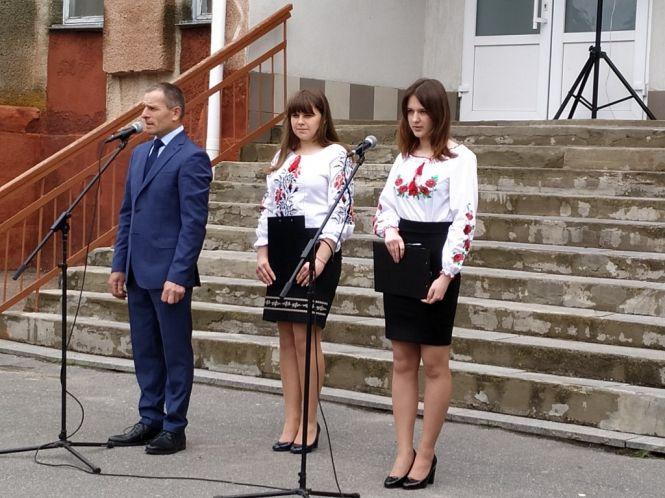 Новини Козятина - фото з Пам'ять: у Дубових Махаринцях відкрили меморіальну дошку Герою земляку-визволителю Пам'ять: у Дубових Махаринцях відкрили меморіальну дошку Герою земляку-визволителю, фото №1 на сайті 20minut.ua