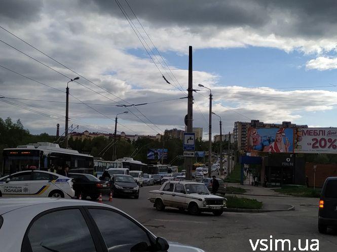 Новини Хмельницького - фото з На Озерній зіткнулися «Volkswagen», «Toyota» та «Opel» (ФОТО) На Озерній зіткнулися «Volkswagen», «Toyota» та «Opel» (ФОТО), фото №3 на сайті vsim.ua