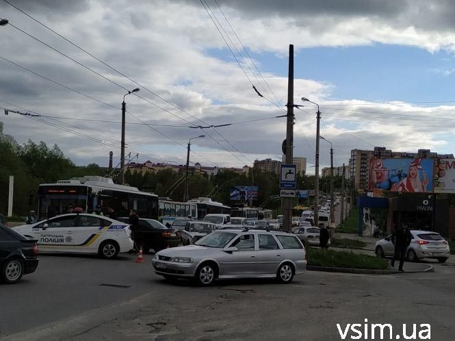 Три побиті авто та один штраф: у поліції розповіли деталі ДТП на Озерній, фото №4 на сайті vsim.ua