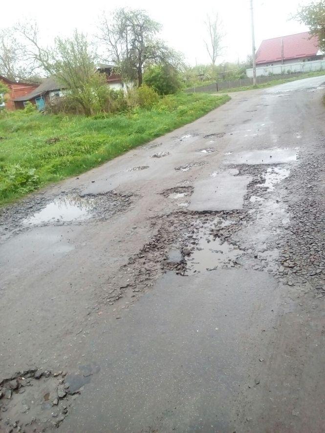 Новини Козятина - фото з Машини гублять колеса. Чому не ремонтують дорогу на Центральній у селі Козятин Машини гублять колеса. Чому не ремонтують дорогу на Центральній у селі Козятин, фото №3 на сайті 20minut.ua