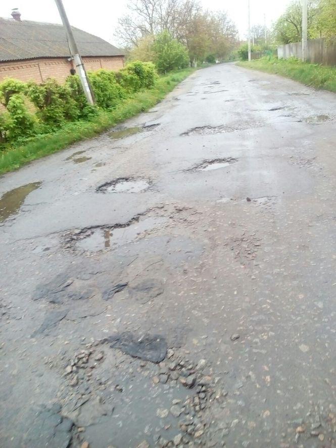 Новини Козятина - фото з Машини гублять колеса. Чому не ремонтують дорогу на Центральній у селі Козятин Машини гублять колеса. Чому не ремонтують дорогу на Центральній у селі Козятин, фото №4 на сайті 20minut.ua