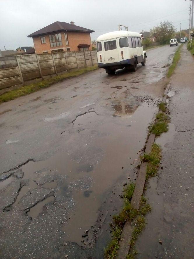 Новини Козятина - фото з Машини гублять колеса. Чому не ремонтують дорогу на Центральній у селі Козятин Машини гублять колеса. Чому не ремонтують дорогу на Центральній у селі Козятин, фото №10 на сайті 20minut.ua