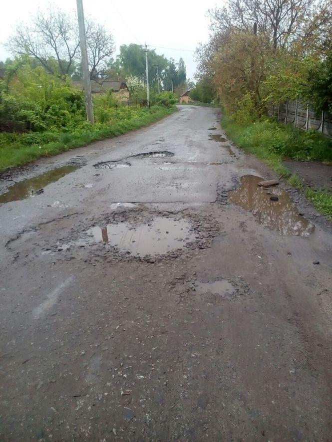 Новини Козятина - фото з Машини гублять колеса. Чому не ремонтують дорогу на Центральній у селі Козятин Машини гублять колеса. Чому не ремонтують дорогу на Центральній у селі Козятин, фото №5 на сайті 20minut.ua