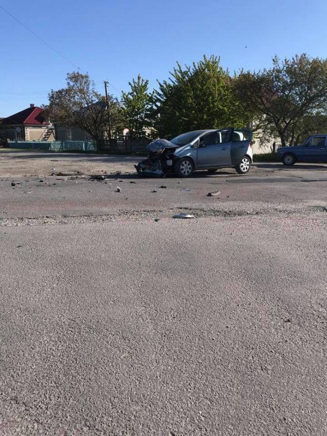 Новини Тернополя - фото з ДТП біля Збаража: після удару автобус перекинувся на узбіччя ДТП біля Збаража: після удару автобус перекинувся на узбіччя, фото №3 на сайті 20minut.ua