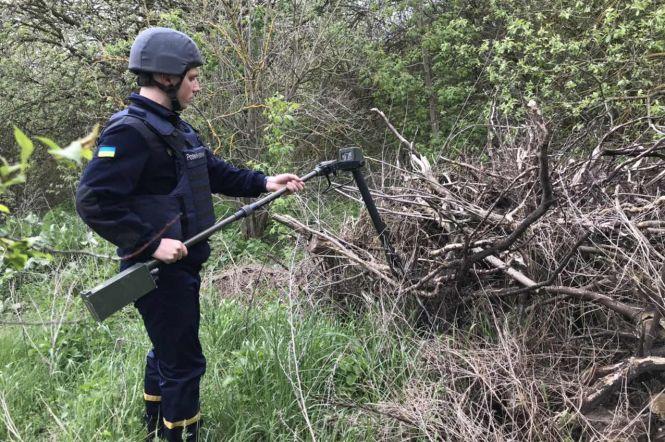На Хмельниччині піротехніки знищили арсенал артилерійських снарядів, фото №1 на сайті vsim.ua