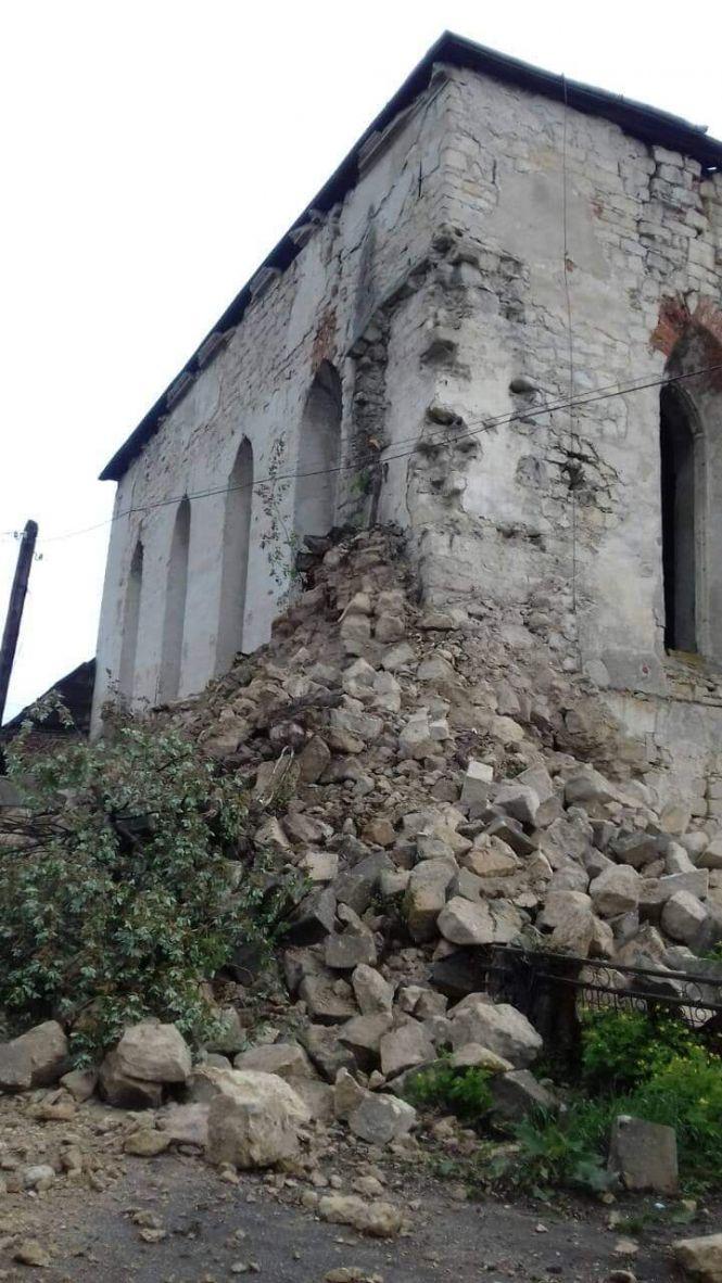 Новини Тернополя - фото з У центрі Підгайців через дощі обвалилась синагога У центрі Підгайців через дощі обвалилась синагога, фото №1 на сайті 20minut.ua
