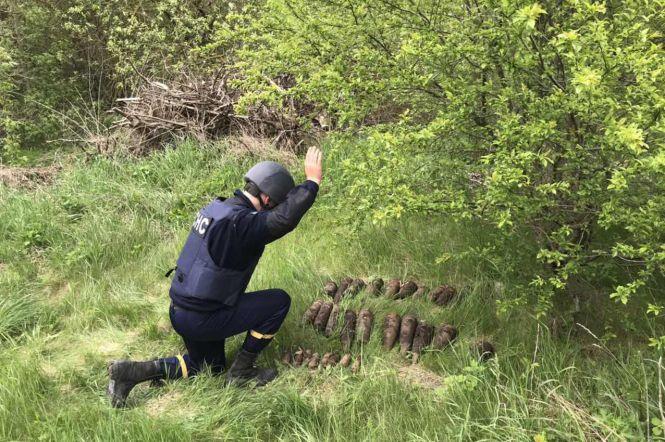 На Хмельниччині піротехніки знищили арсенал артилерійських снарядів, фото №2 на сайті vsim.ua