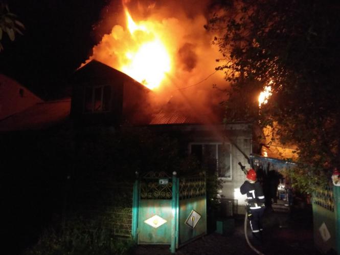 Вночі горів приватний будинок у Кам'янці-Подільському, фото №1 на сайті 20minut.ua