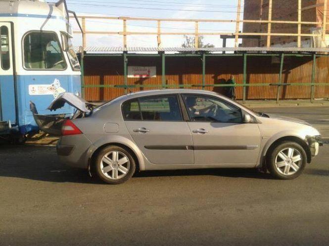 Новини Вінниці - фото з Дві ДТП на Соборній: швидка забрала велосипедиста. Трамваї стоять Дві ДТП на Соборній: швидка забрала велосипедиста. Трамваї стоять, фото №9 на сайті 20minut.ua