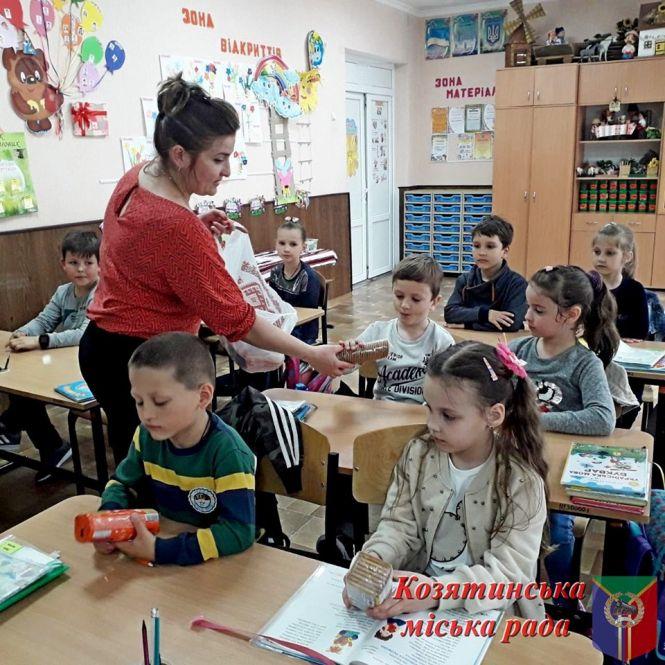 Козятинські учні передали подарунки своїм одноліткам в Авдіївку, фото №3 на сайті 20minut.ua