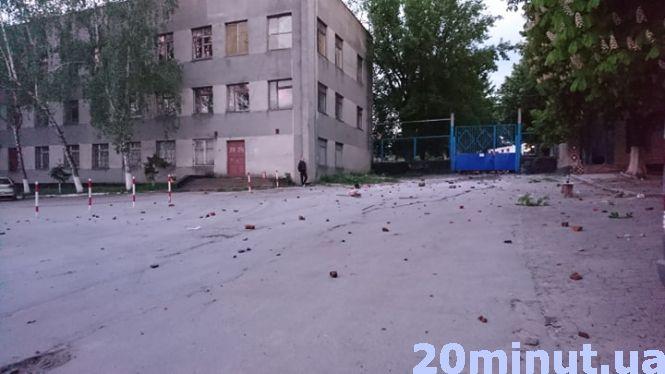 Новини Вінниці - фото з Рейдерське захоплення заводу: тітушки, спецназ і штурм. Репортаж 20minut.ua Рейдерське захоплення заводу: тітушки, спецназ і штурм. Репортаж 20minut.ua, фото №1 на сайті 20minut.ua