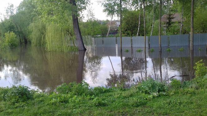 Новини Тернополя - фото з "Плавали кури, людям позмивало посіви": на Тернопільщині річка вийшла з берегів та підтопила село "Плавали кури, людям позмивало посіви": на Тернопільщині річка вийшла з берегів та підтопила село, фото №5 на сайті 20minut.ua