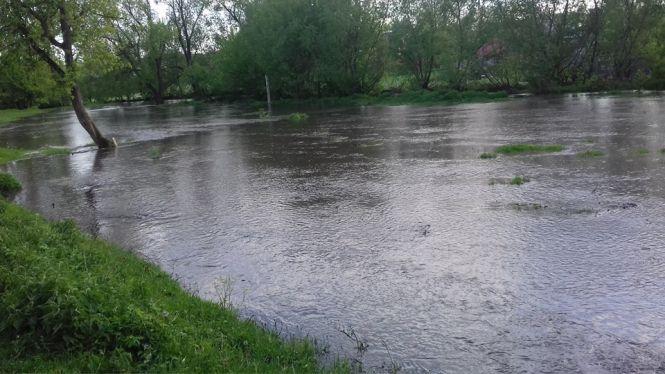 Новини Тернополя - фото з "Плавали кури, людям позмивало посіви": на Тернопільщині річка вийшла з берегів та підтопила село "Плавали кури, людям позмивало посіви": на Тернопільщині річка вийшла з берегів та підтопила село, фото №2 на сайті 20minut.ua