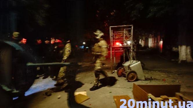 Новини Вінниці - фото з Рейдерське захоплення заводу: тітушки, спецназ і штурм. Репортаж 20minut.ua Рейдерське захоплення заводу: тітушки, спецназ і штурм. Репортаж 20minut.ua, фото №12 на сайті 20minut.ua