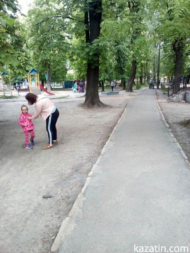Новини Козятина - фото з Фото дня: в центральному парку відпочивають мами з дітками Фото дня: в центральному парку відпочивають мами з дітками, фото №4 на сайті 20minut.ua