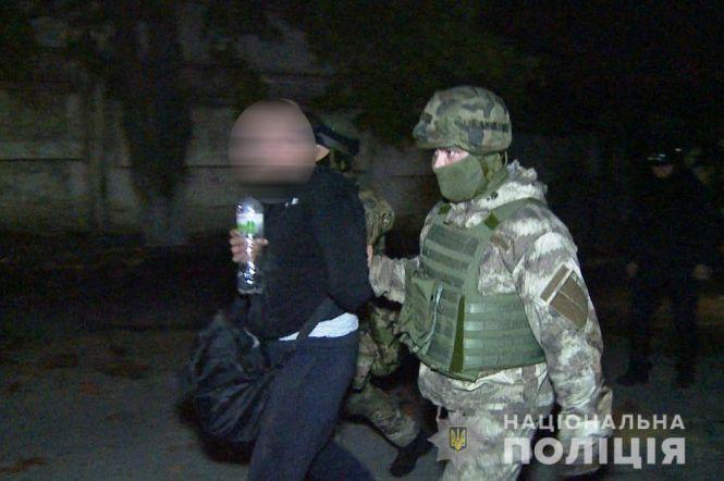 Рейдерське захоплення заводу у Вінниці: поліція затримала 54 тітушки, фото №2 на сайті 20minut.ua