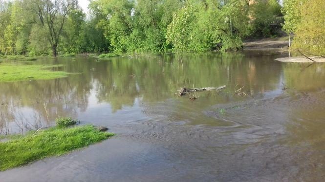 Новини Тернополя - фото з "Плавали кури, людям позмивало посіви": на Тернопільщині річка вийшла з берегів та підтопила село "Плавали кури, людям позмивало посіви": на Тернопільщині річка вийшла з берегів та підтопила село, фото №1 на сайті 20minut.ua