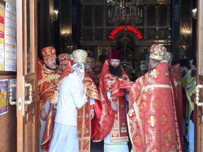 Новини Вінниці - фото з Під Собором зібрались віряни з МП: що там відбувається? Під Собором зібрались віряни з МП: що там відбувається?, фото №3 на сайті 20minut.ua