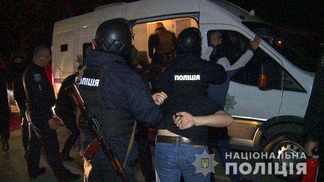 Рейдерське захоплення заводу у Вінниці: поліція затримала 54 тітушки, фото №1 на сайті 20minut.ua