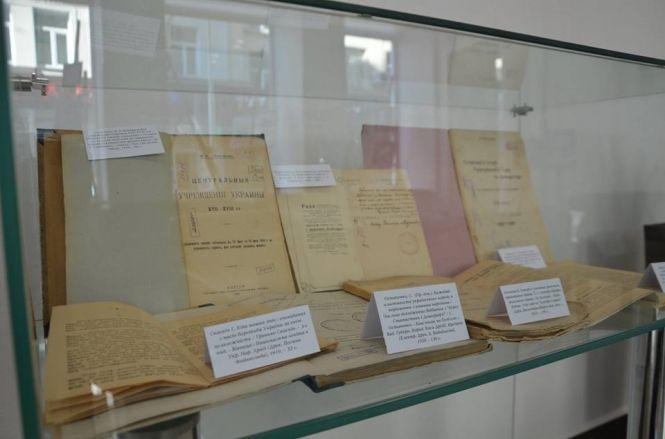 Новини Вінниці - фото з Вінничан запрошують на виставку старовинних книг, які раніше не були доступні Вінничан запрошують на виставку старовинних книг, які раніше не були доступні, фото №4 на сайті 20minut.ua