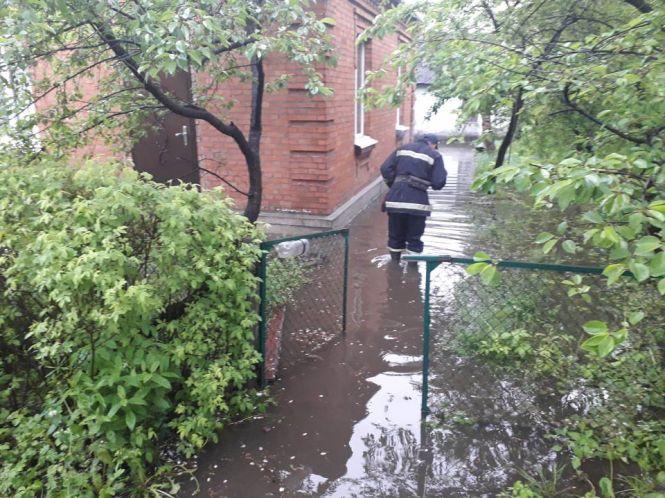 Новини Хмельницького - фото з Злива затопила провулок у Дубовому (ФОТО, ВІДЕО) Злива затопила провулок у Дубовому (ФОТО, ВІДЕО), фото №3 на сайті vsim.ua