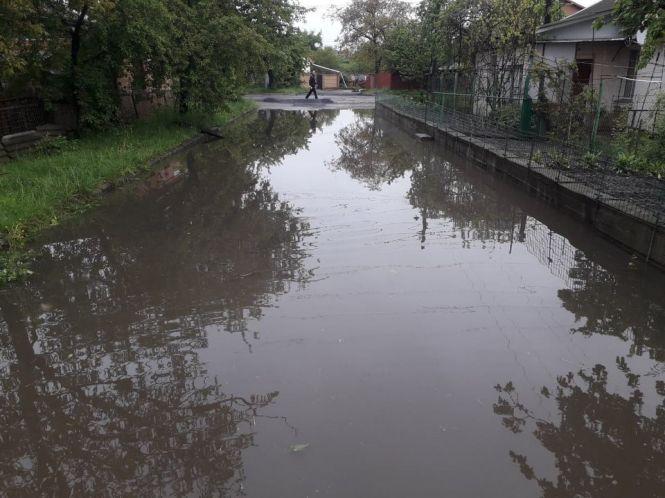 Новини Хмельницького - фото з Злива затопила провулок у Дубовому (ФОТО, ВІДЕО) Злива затопила провулок у Дубовому (ФОТО, ВІДЕО), фото №4 на сайті vsim.ua