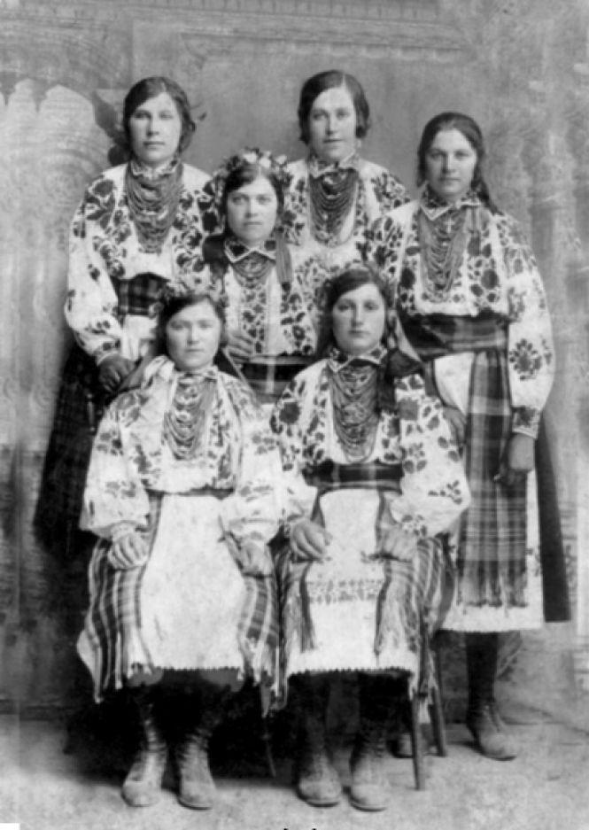 Новини Вінниці - фото з Які вишиванки одягали вінничани 100 років тому (ФОТО) Які вишиванки одягали вінничани 100 років тому (ФОТО), фото №16 на сайті 20minut.ua