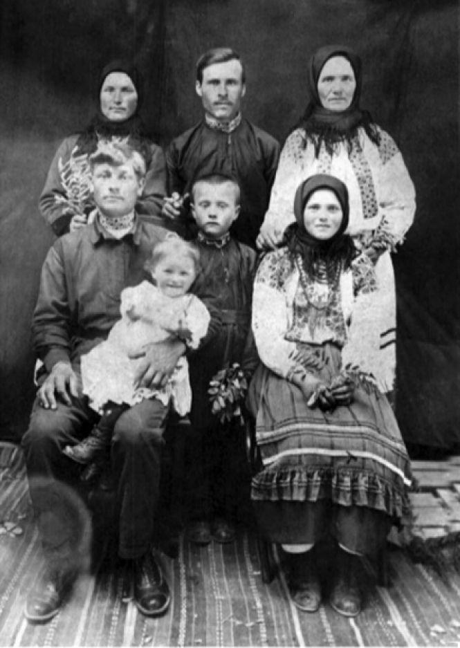 Новини Вінниці - фото з Які вишиванки одягали вінничани 100 років тому (ФОТО) Які вишиванки одягали вінничани 100 років тому (ФОТО), фото №9 на сайті 20minut.ua