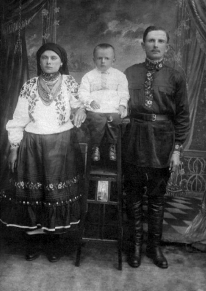 Новини Вінниці - фото з Які вишиванки одягали вінничани 100 років тому (ФОТО) Які вишиванки одягали вінничани 100 років тому (ФОТО), фото №7 на сайті 20minut.ua