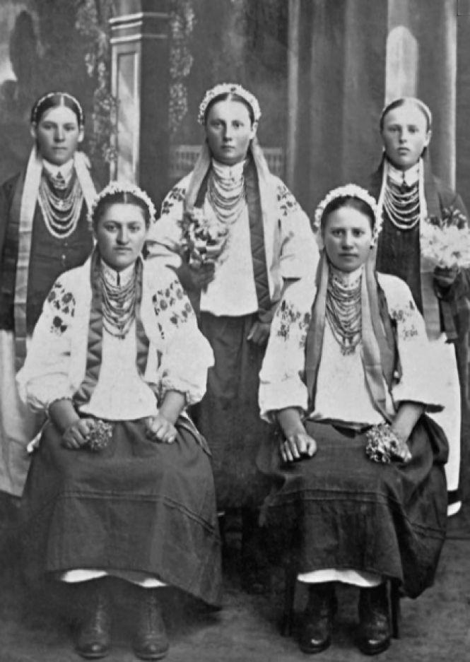 Новини Вінниці - фото з Які вишиванки одягали вінничани 100 років тому (ФОТО) Які вишиванки одягали вінничани 100 років тому (ФОТО), фото №10 на сайті 20minut.ua