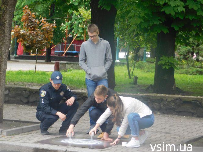 Новини Хмельницького - фото з У центрі Хмельницького ходять патрульні з балонами фарби. Що сталося? У центрі Хмельницького ходять патрульні з балонами фарби. Що сталося?, фото №9 на сайті vsim.ua