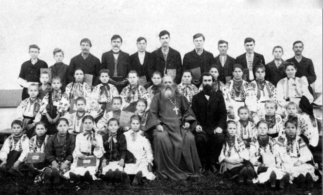 Новини Вінниці - фото з Які вишиванки одягали вінничани 100 років тому (ФОТО) Які вишиванки одягали вінничани 100 років тому (ФОТО), фото №19 на сайті 20minut.ua