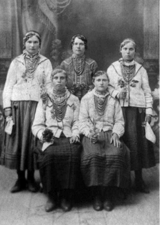 Новини Вінниці - фото з Які вишиванки одягали вінничани 100 років тому (ФОТО) Які вишиванки одягали вінничани 100 років тому (ФОТО), фото №14 на сайті 20minut.ua