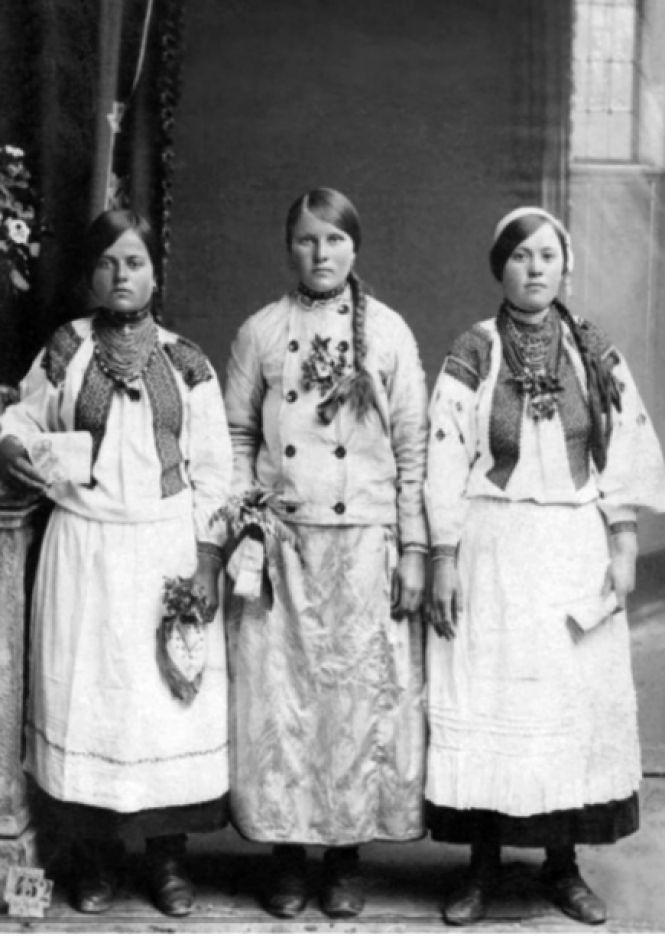 Новини Вінниці - фото з Які вишиванки одягали вінничани 100 років тому (ФОТО) Які вишиванки одягали вінничани 100 років тому (ФОТО), фото №17 на сайті 20minut.ua